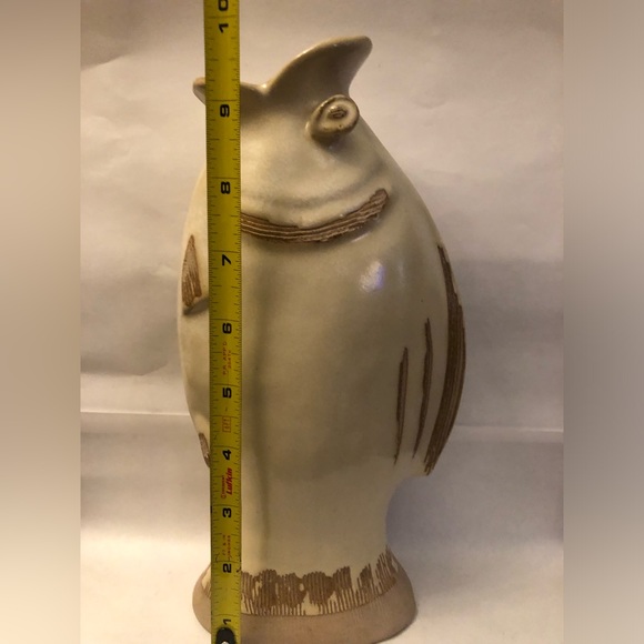 Vintage cream pottery drip glaze fish vase - Picture 6 of 6